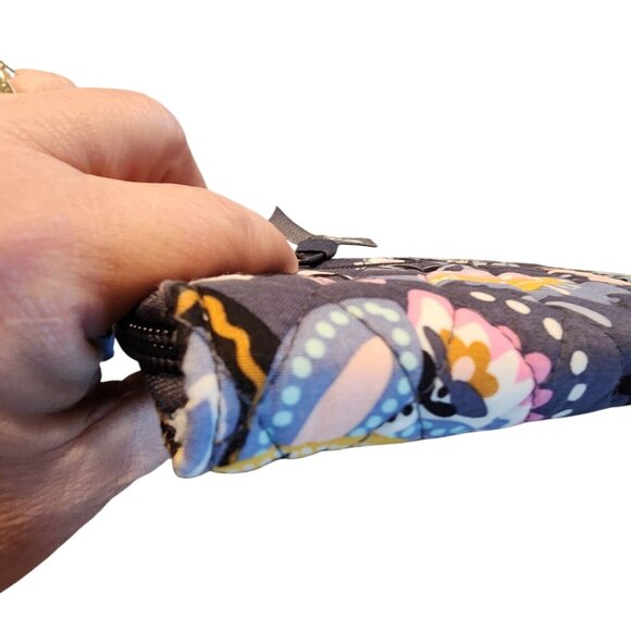 Vera Bradley RFID Turnlock Wallet In Charmont meadow NWOT - Picture 4 of 6